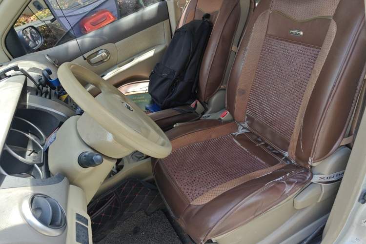 Used Nissan Livina 2010 Jingyue Edition 1.6L Manual All-Around Model Left Front Seat