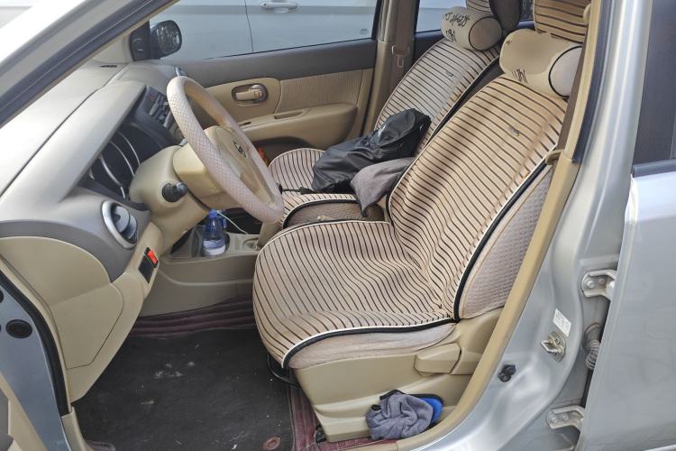 Used Nissan Livina 2010 Jingyue Edition 1.6L Manual All-Around Model Left Front Seat