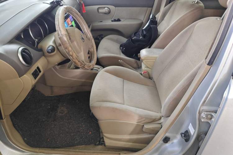 Used Nissan Livina 2010 Jingyue Edition 1.6L Automatic Supercharged Model Left Front Seat