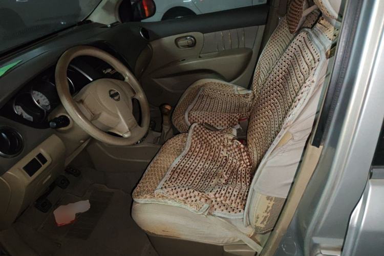 Used Nissan Livina 2010 Jingyue Edition 1.6L Manual All-Around Model Left Front Seat