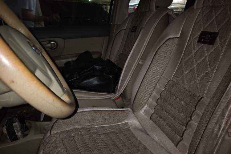 Used Nissan Livina 2010 Jingyue Edition 1.6L Manual All-Around Model Left Front Seat