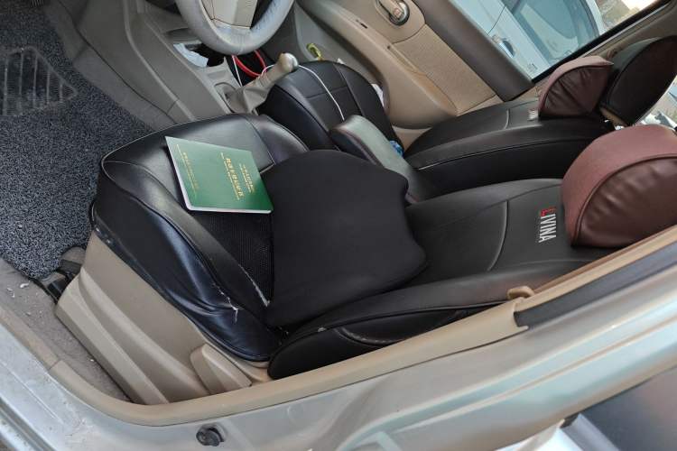 Used Nissan Livina 2010 Jingyue Edition 1.6L Manual All-Around Model Left Front Seat