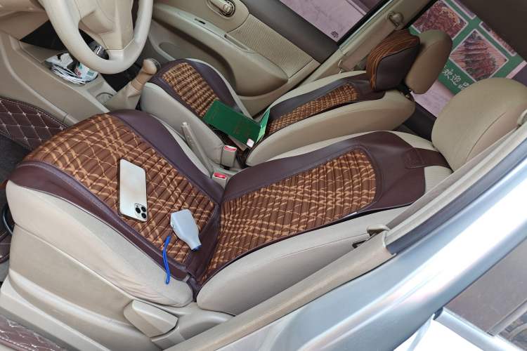Used Nissan Livina 2010 Jingyue Edition 1.6L Manual All-Around Model Left Front Seat