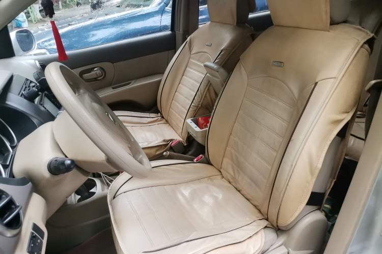 Used Nissan Livina 2010 Jingyue Edition 1.6L Manual All-Around Model Left Front Seat