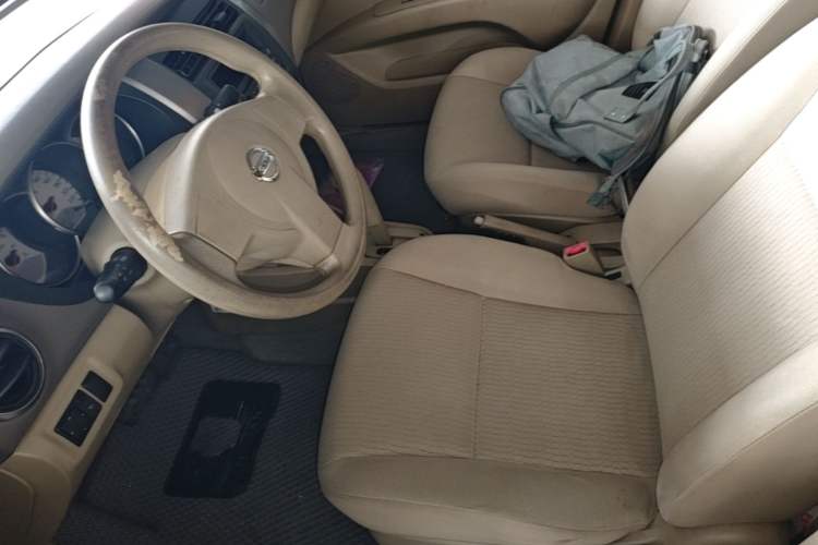 Used Nissan Livina 2010 Jingyue Edition 1.6L Automatic Supercharged Model Left Front Seat