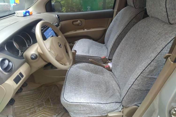 Used Nissan Livina 2010 Jingyue Edition 1.6L Manual All-Around Model Left Front Seat