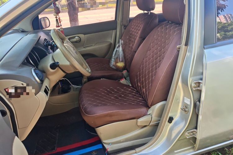 Used Nissan Livina 2010 Jingyue Edition 1.6L Manual All-Around Model Left Front Seat