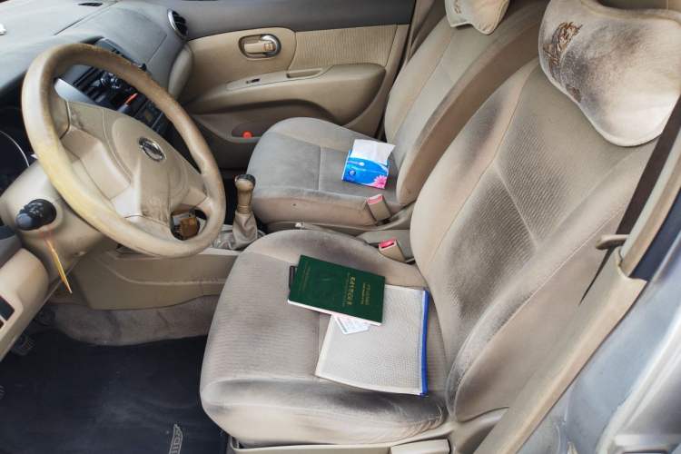 Used Nissan Livina 2010 Jingyue Edition 1.6L Manual All-Around Model Left Front Seat