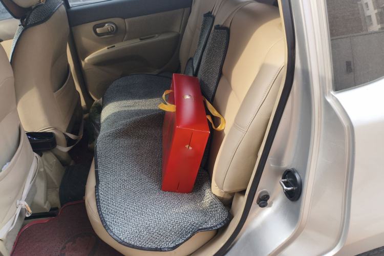 Used Nissan Livina 2010 Jingyue Edition 1.6L Manual All-Around Model Left Rear Seat