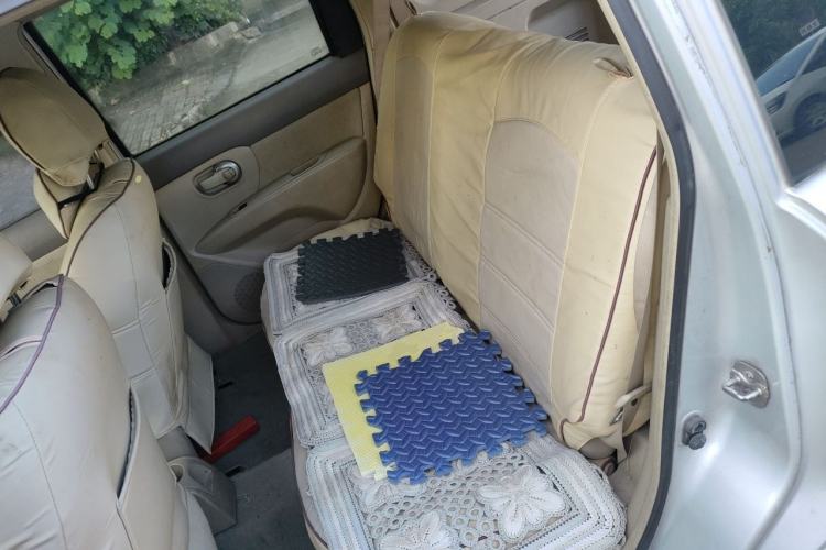 Used Nissan Livina 2010 Jingyue Edition 1.6L Manual All-Around Model Left Rear Seat