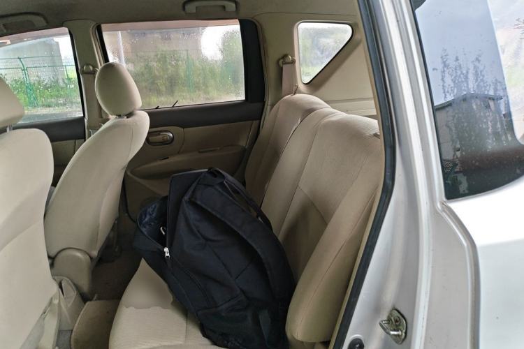 Used Nissan Livina 2010 Jingyue Edition 1.6L Manual All-Around Model Left Rear Seat