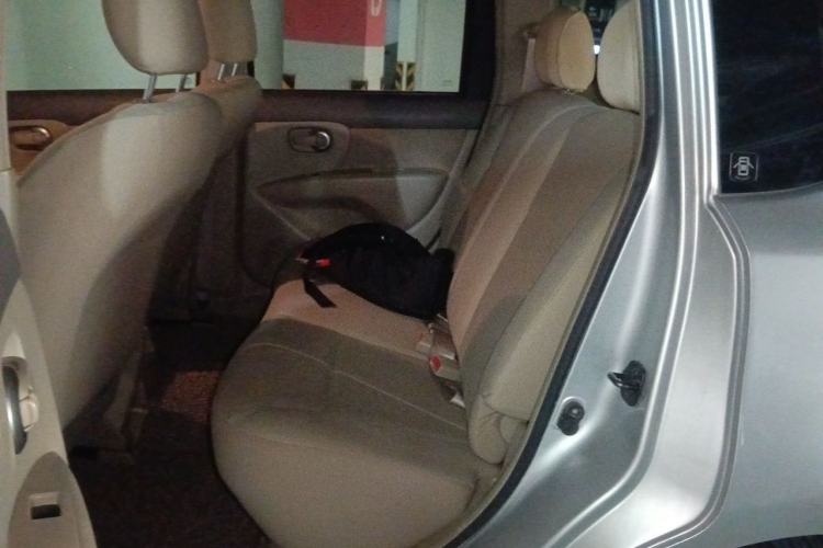 Used Nissan Livina 2010 Jingyue Edition 1.6L Automatic Supercharged Model Left Rear Seat