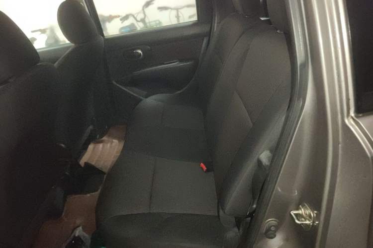 Used Nissan Livina 2010 JINRUI Edition 1.6L Automatic Standard Model Left Rear Seat
