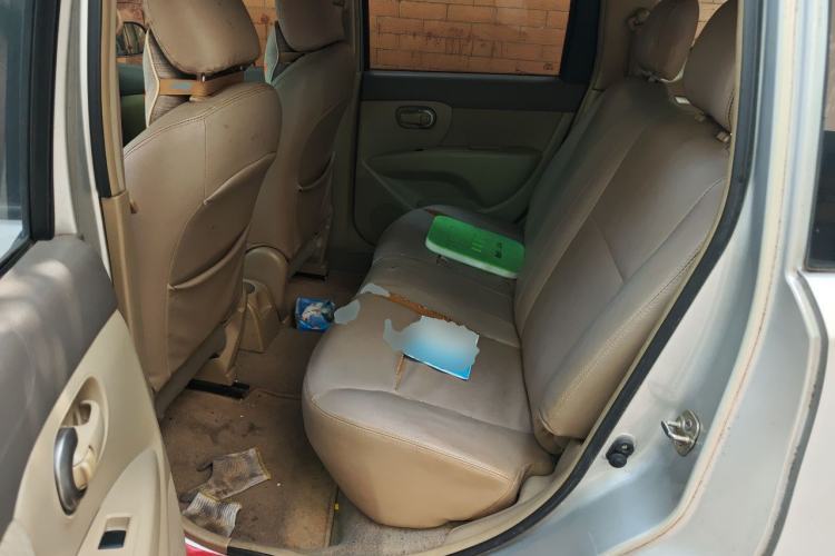 Used Nissan Livina 2010 Jingyue Edition 1.6L Manual All-Around Model Left Rear Seat