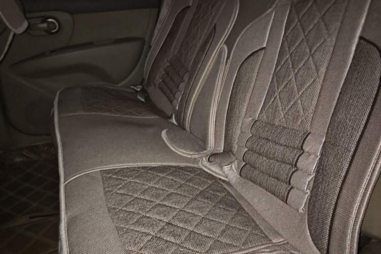 Used Nissan Livina 2010 Jingyue Edition 1.6L Manual All-Around Model Left Rear Seat