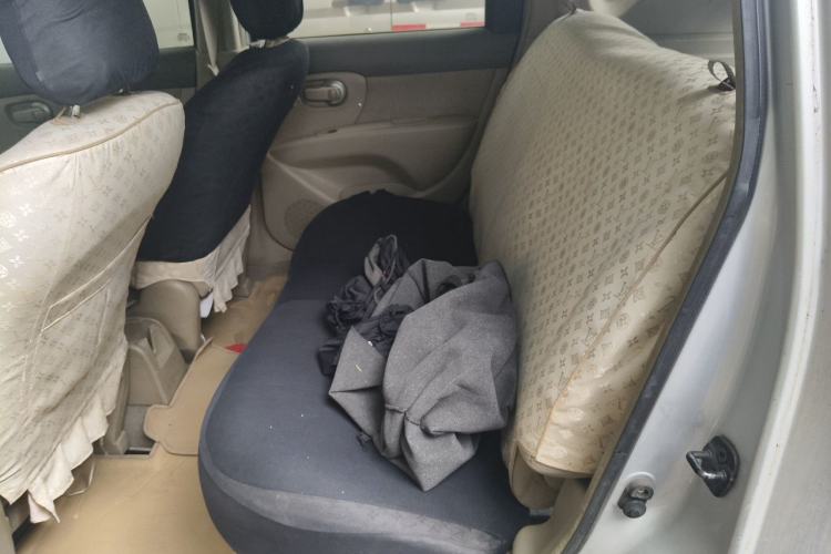 Used Nissan Livina 2010 Jingyue Edition 1.6L Manual All-Around Model Left Rear Seat