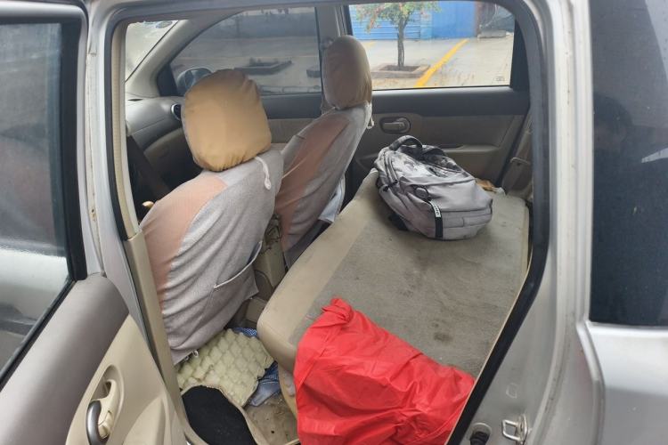 Used Nissan Livina 2010 Jingyue Edition 1.6L Manual All-Around Model Left Rear Seat