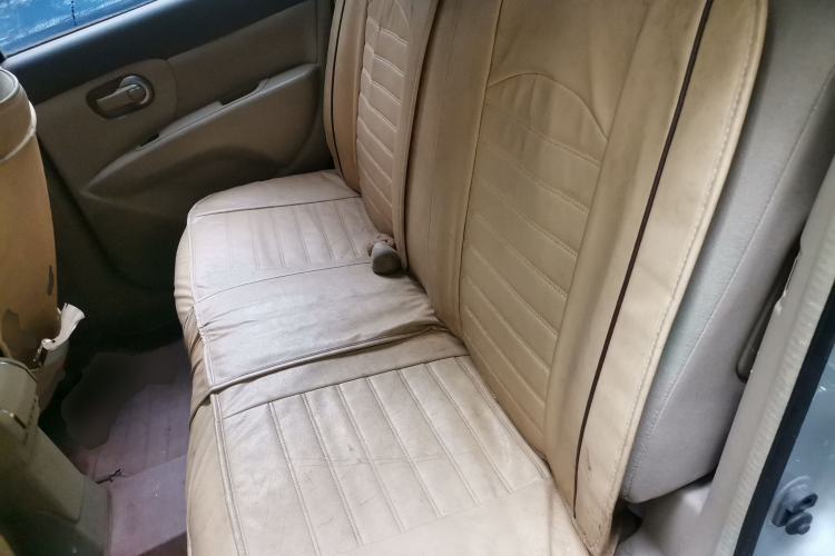 Used Nissan Livina 2010 Jingyue Edition 1.6L Manual All-Around Model Left Rear Seat
