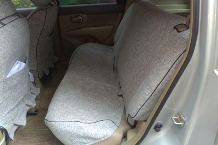Used Nissan Livina 2010 Jingyue Edition 1.6L Manual All-Around Model Left Rear Seat
