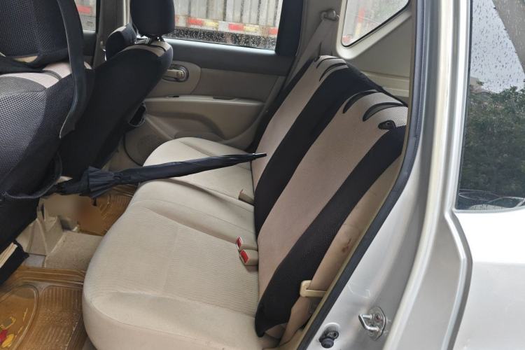 Used Nissan Livina 2010 Jingyue Edition 1.6L Manual Supercharged Model Left Rear Seat