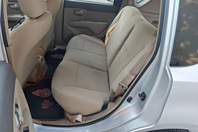 Used Nissan Livina 2010 Jingyue Edition 1.6L Automatic All-in-One Model Left Rear Seat