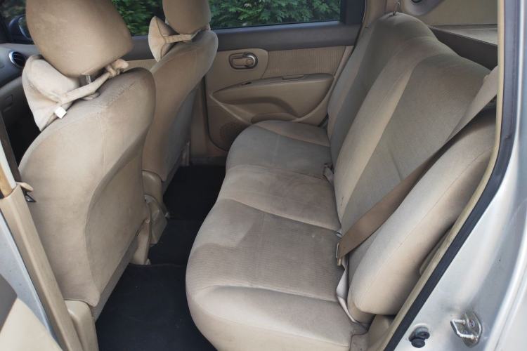 Used Nissan Livina 2010 Jingyue Edition 1.6L Manual All-Around Model Left Rear Seat