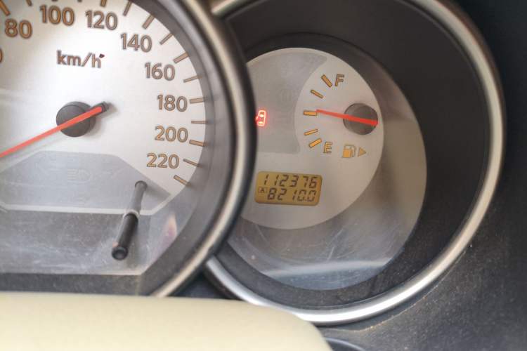 Used Nissan Livina 2010 Jingyue Edition 1.6L Manual All-Around Model Odometer Close Up