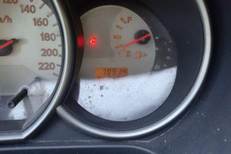 Used Nissan Livina 2010 Jingyue Edition 1.6L Manual All-Around Model Odometer Close Up