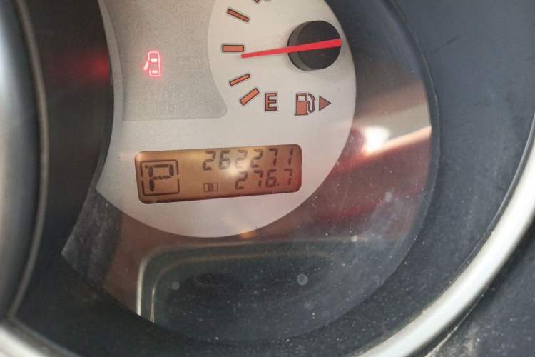 Used Nissan Livina 2010 Jingyue Edition 1.6L Automatic XuanNeng Model Odometer Close Up