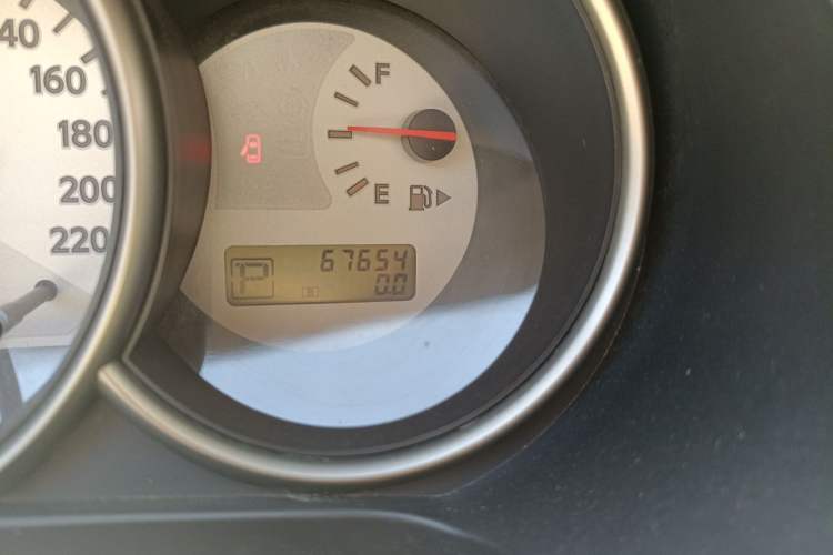 Used Nissan Livina 2010 Jingyue Edition 1.6L Automatic All-in-One Model Odometer Close Up