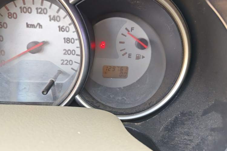 Used Nissan Livina 2010 Jingyue Edition 1.6L Manual All-Around Model Odometer Close Up
