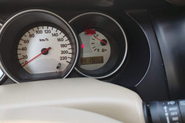 Used Nissan Livina 2010 Jingyue Edition 1.6L Automatic All-in-One Model Odometer Close Up