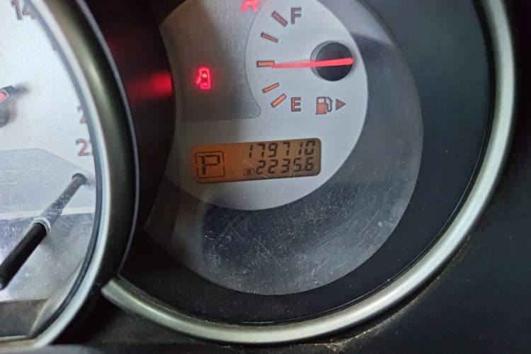 Used Nissan Livina 2010 Jingrui Edition 1.6L Automatic Smart Model Odometer Close Up