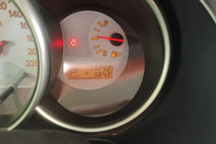 Used Nissan Livina 2010 JINRUI Edition 1.6L Automatic Standard Model Odometer Close Up