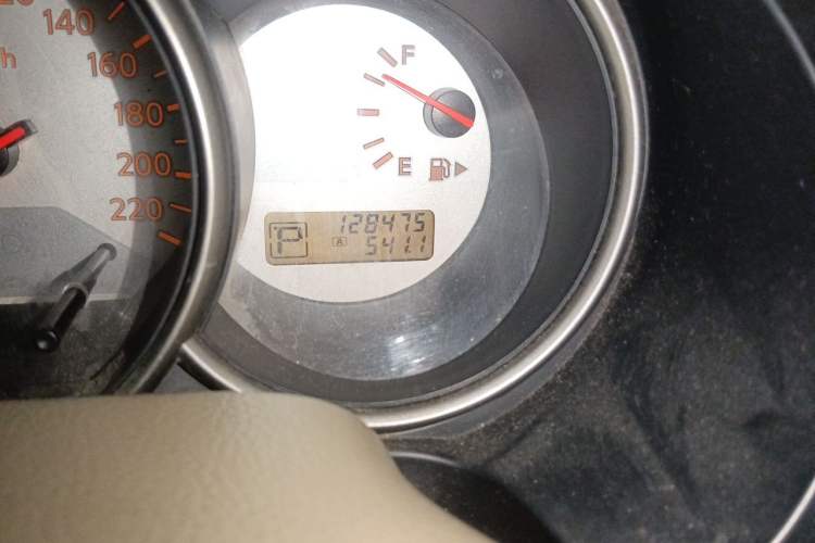 Used Nissan Livina 2010 Jingyue Edition 1.6L Automatic Supercharged Model Odometer Close Up