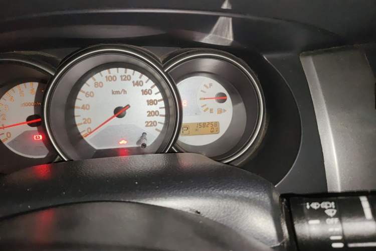 Used Nissan Livina 2010 JINRUI Edition 1.6L Automatic Standard Model Odometer Close Up