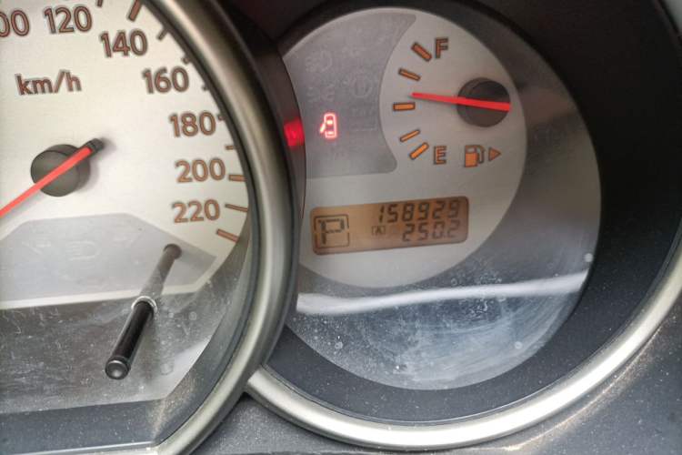 Used Nissan Livina 2010 JINRUI Edition 1.6L Automatic Standard Model Odometer Close Up
