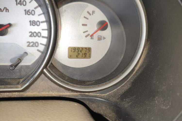 Used Nissan Livina 2010 Jingyue Edition 1.6L Manual All-Around Model Odometer Close Up