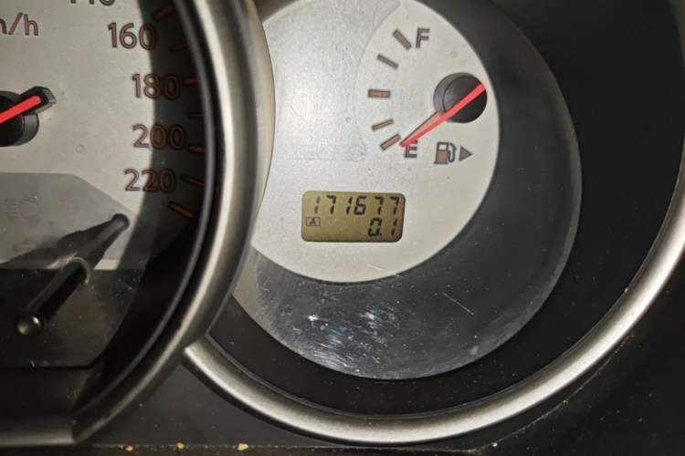 Used Nissan Livina 2010 Jingyue Edition 1.6L Manual All-Around Model Odometer Close Up