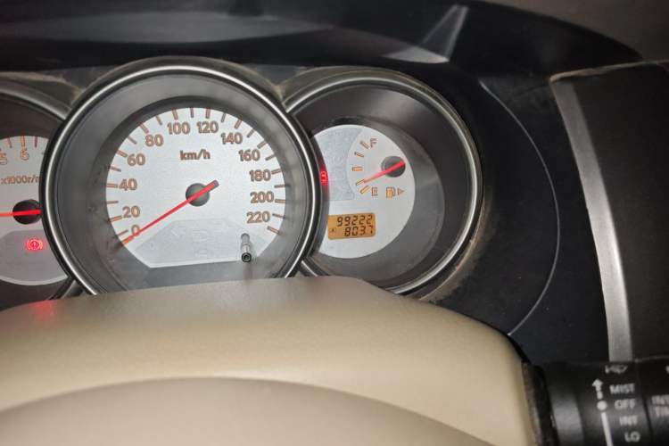 Used Nissan Livina 2010 Jingyue Edition 1.6L Manual All-Around Model Odometer Close Up