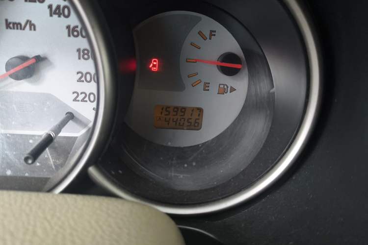 Used Nissan Livina 2010 Jingyue Edition 1.6L Manual All-Around Model Odometer Close Up