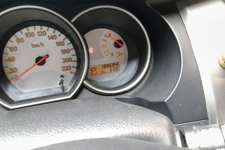 Used Nissan Livina 2010 Jingrui Edition 1.6L Automatic Smart Model Odometer Close Up