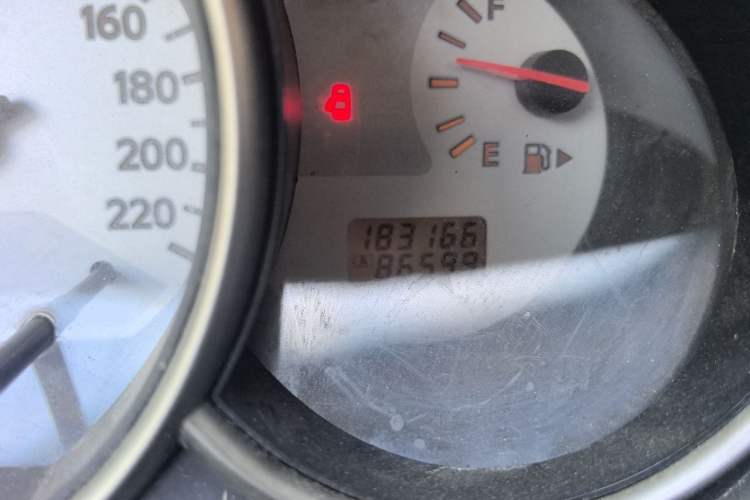 Used Nissan Livina 2010 Jingrui Edition 1.6L Manual Standard Model Odometer Close Up