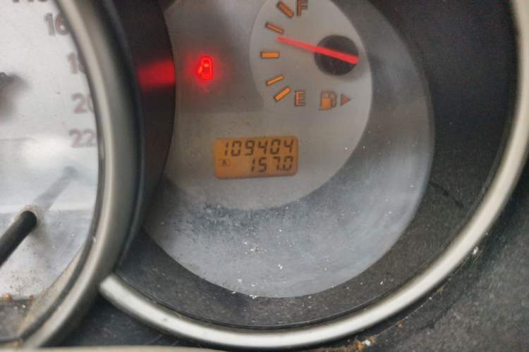 Used Nissan Livina 2010 Jingyue Edition 1.6L Manual All-Around Model Odometer Close Up