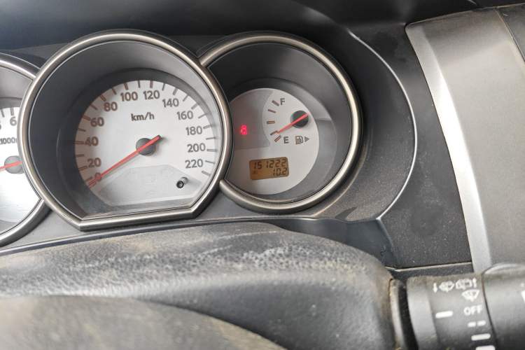 Used Nissan Livina 2010 Jingrui Edition 1.6L Manual Standard Model Odometer Close Up
