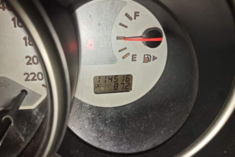 Used Nissan Livina 2010 Jingrui Edition 1.6L Manual Standard Model Odometer Close Up