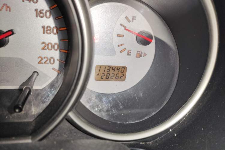 Used Nissan Livina 2010 JINRUI Edition 1.6L Manual Smart Model Odometer Close Up