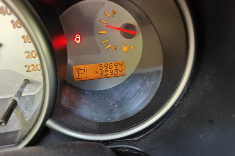 Used Nissan Livina 2010 JINRUI Edition 1.6L Automatic Standard Model Odometer Close Up
