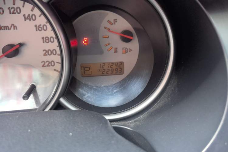 Used Nissan Livina 2010 Jingrui Edition 1.6L Automatic Smart Model Odometer Close Up