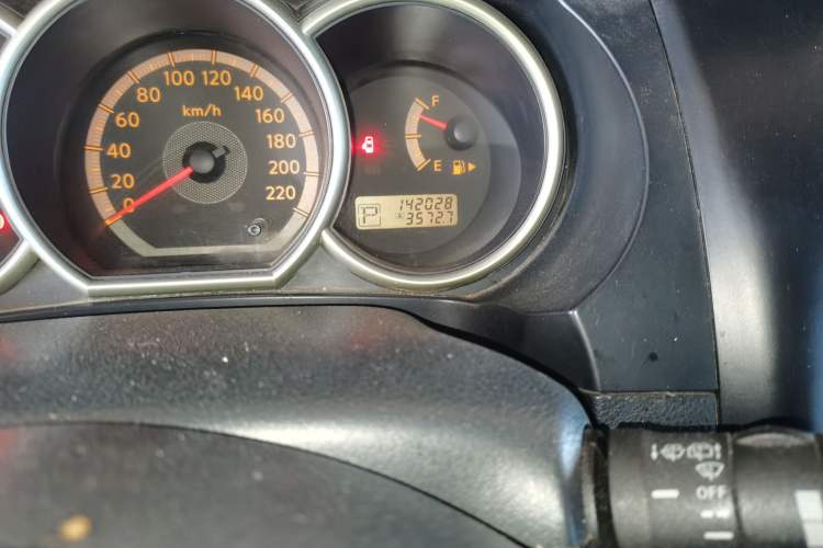 Used Nissan Livina 2010 Jingrui Edition 1.6L Automatic Smart Model Odometer Close Up